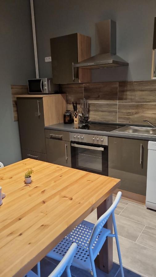 Apartment 4 *