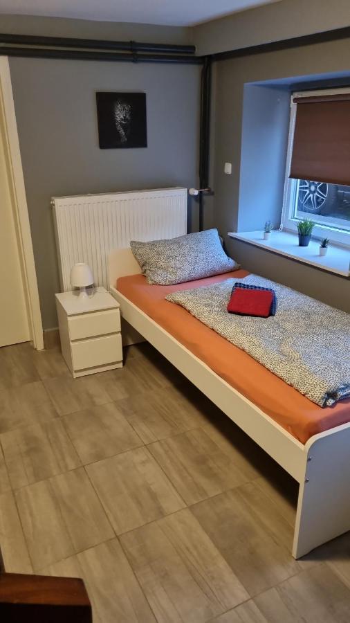 4 Apartment *