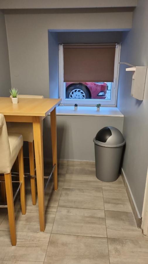Apartment 4 *